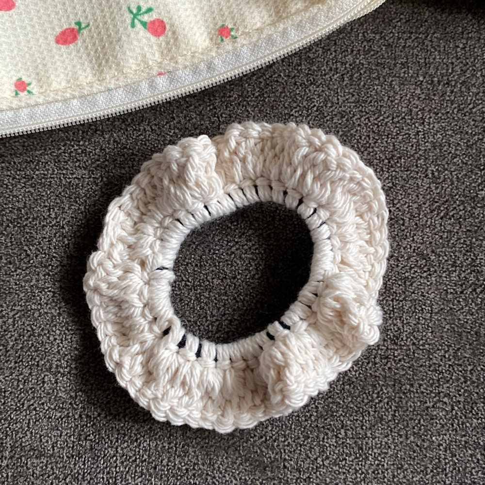 Crochet hair scrunchie